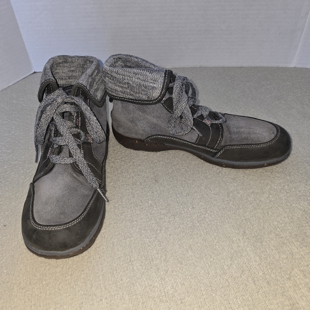Chaco Women's Barbury Gray Boots size 10